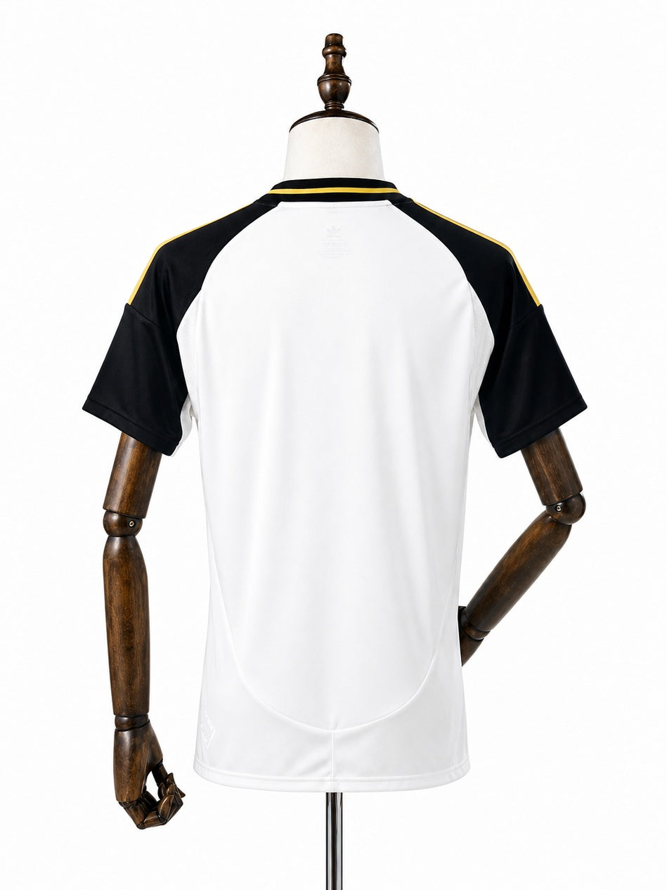 Atlético-MG Away Jersey back wood mannequin white background