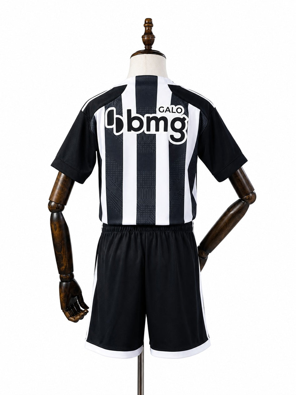Atlético-MG Home kids kit back wood mannequin white background