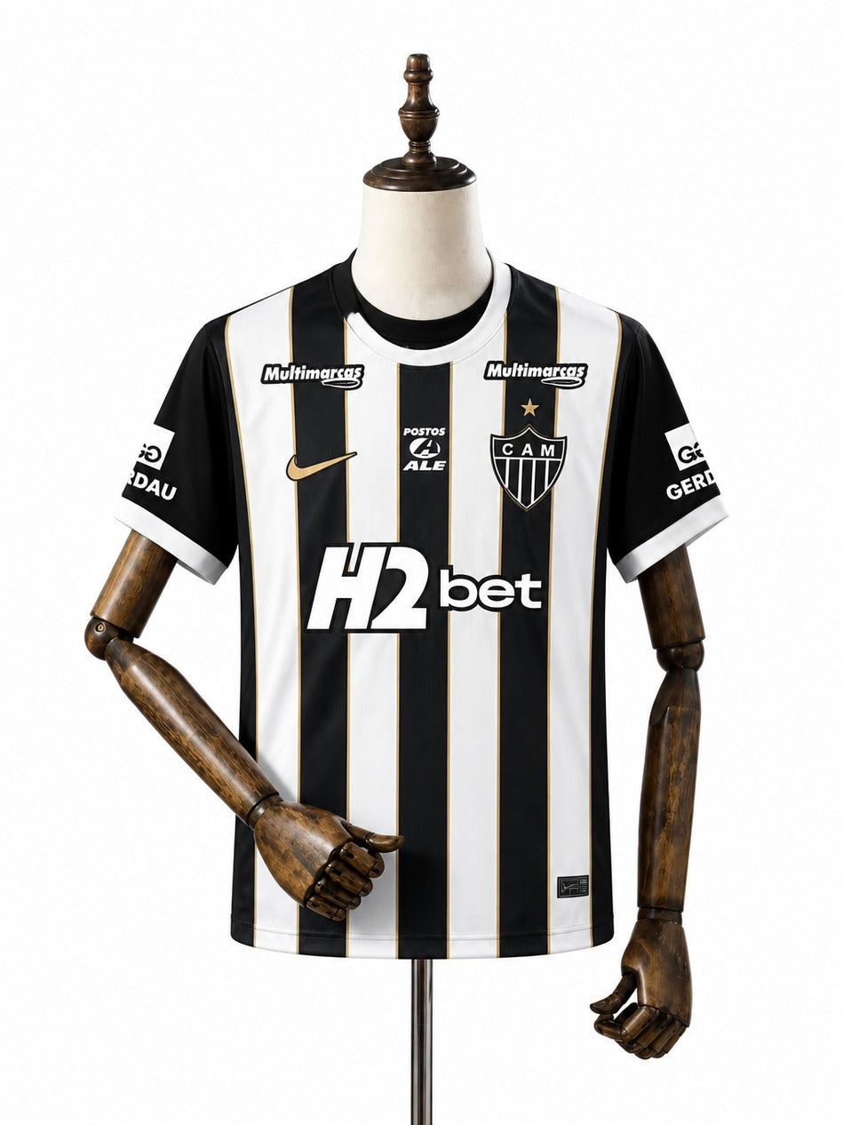 Camisa Atlético-MG - 1º Uniforme Torcedor Sem Patch 2026/2027 frente no manequim fundo branco