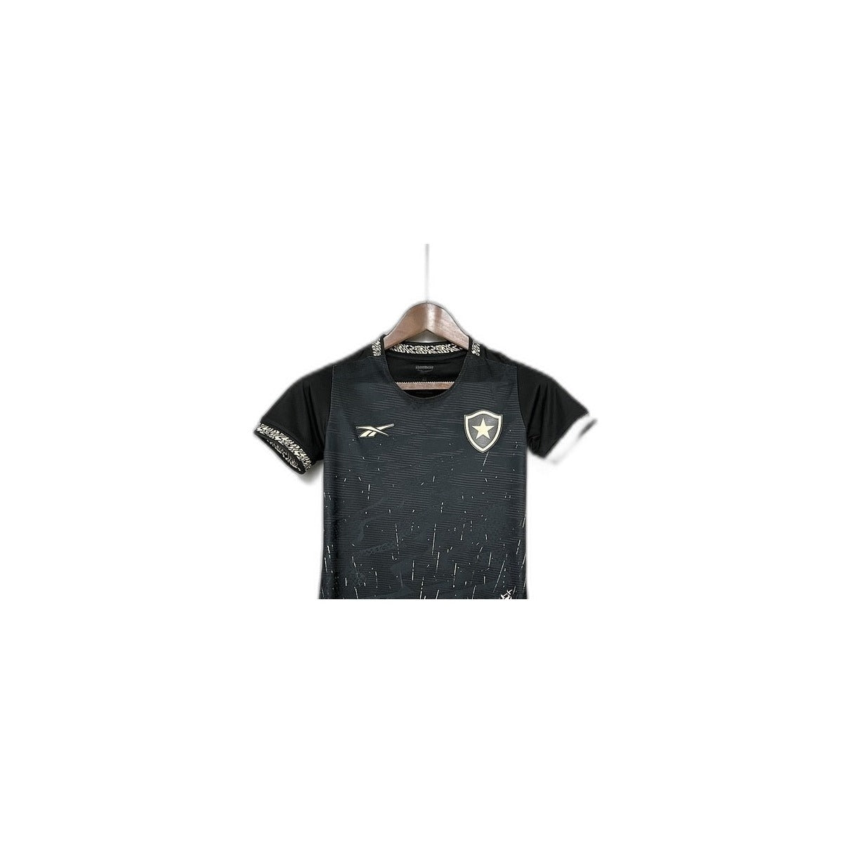 Camisa 2024-25 Botafogo Away Infantil detalhe escudo manequim fundo branco