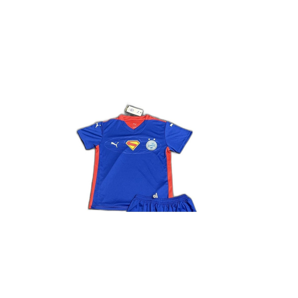 Camisa 2025-26 Bahia Superman Infantil detalhe escudo manequim fundo branco