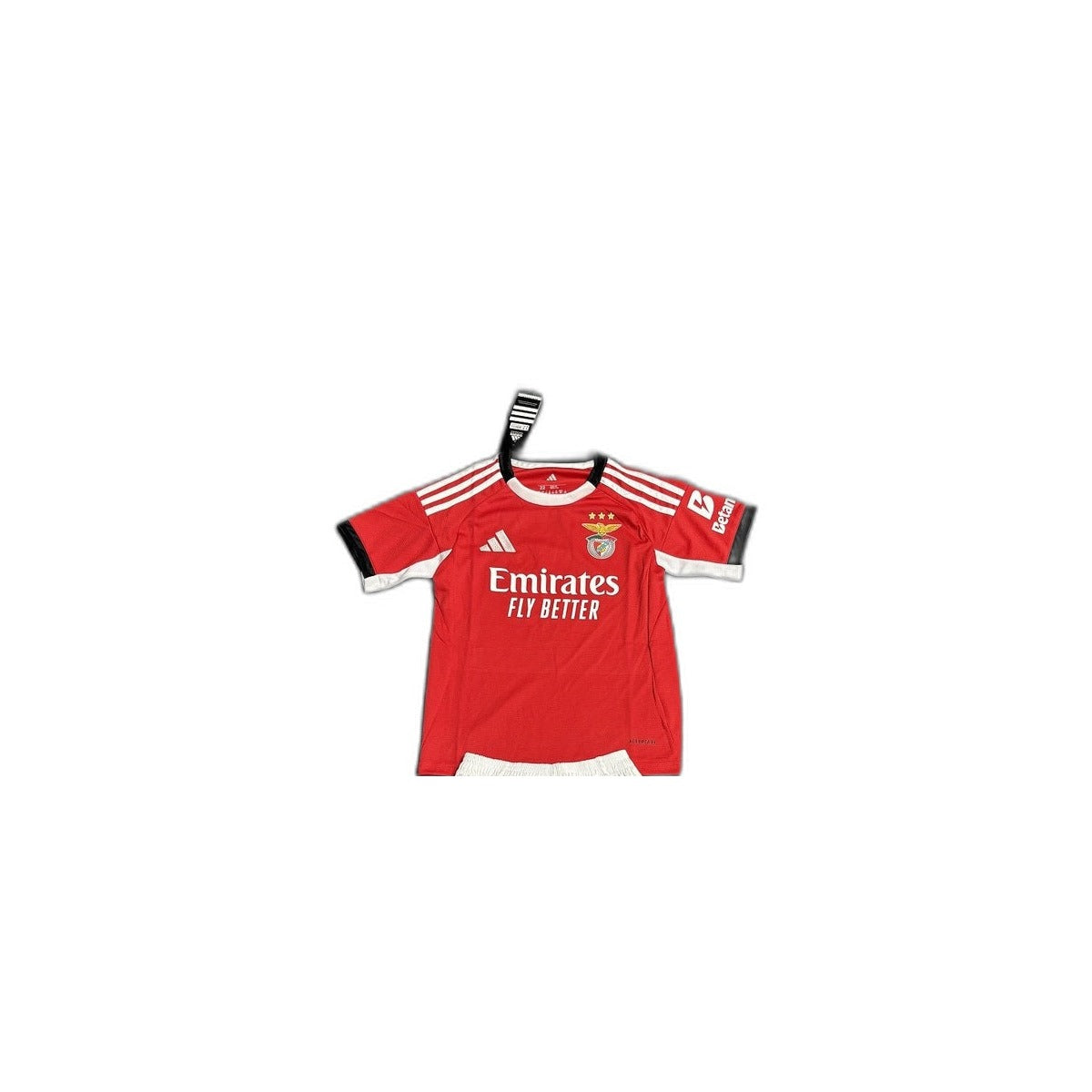 Camisa 2025-26 Benfica Home Infantil detalhe escudo manequim fundo branco