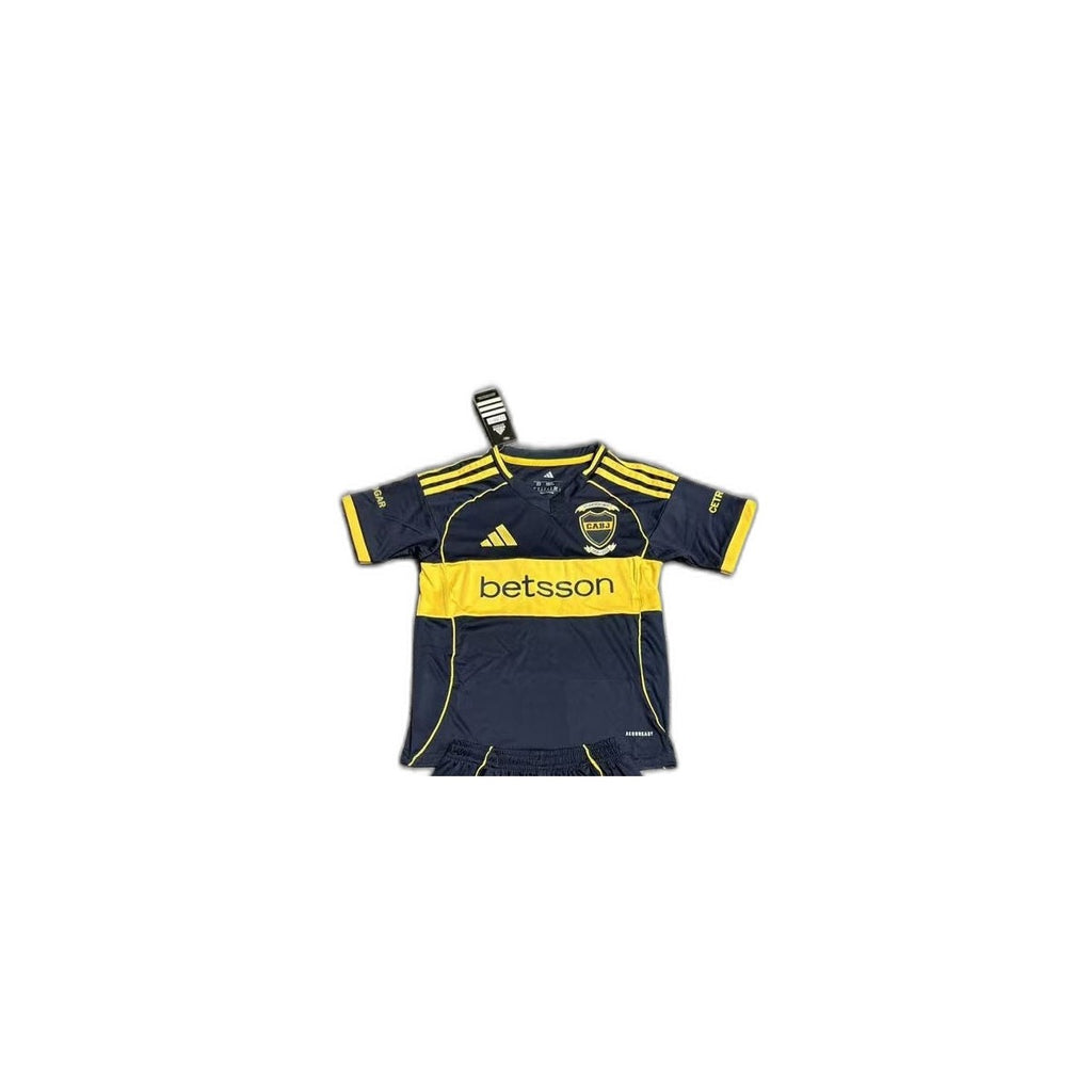 Camisa 2025-26 Boca Juniors Home Infantil detalhe escudo manequim fundo branco