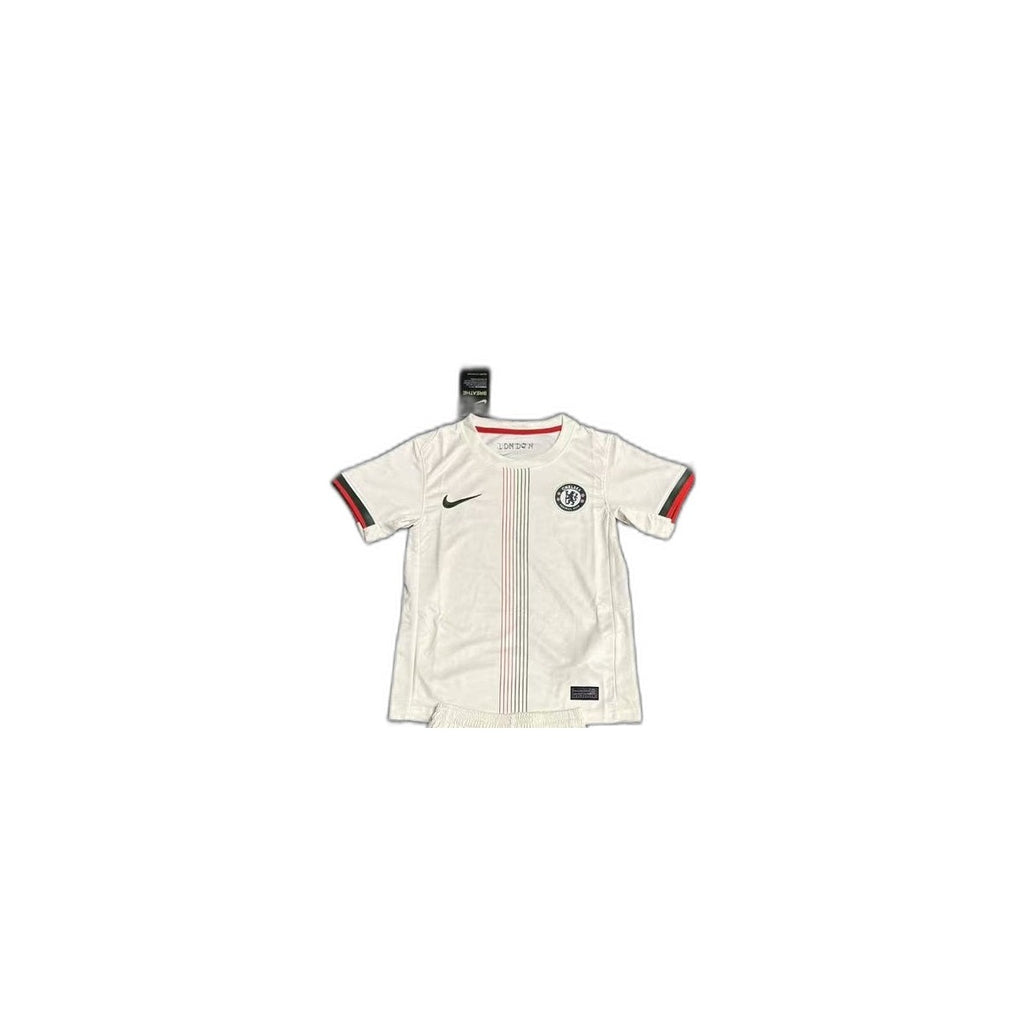 Camisa 2025-26 Chelsea Away Infantil detalhe escudo manequim fundo branco