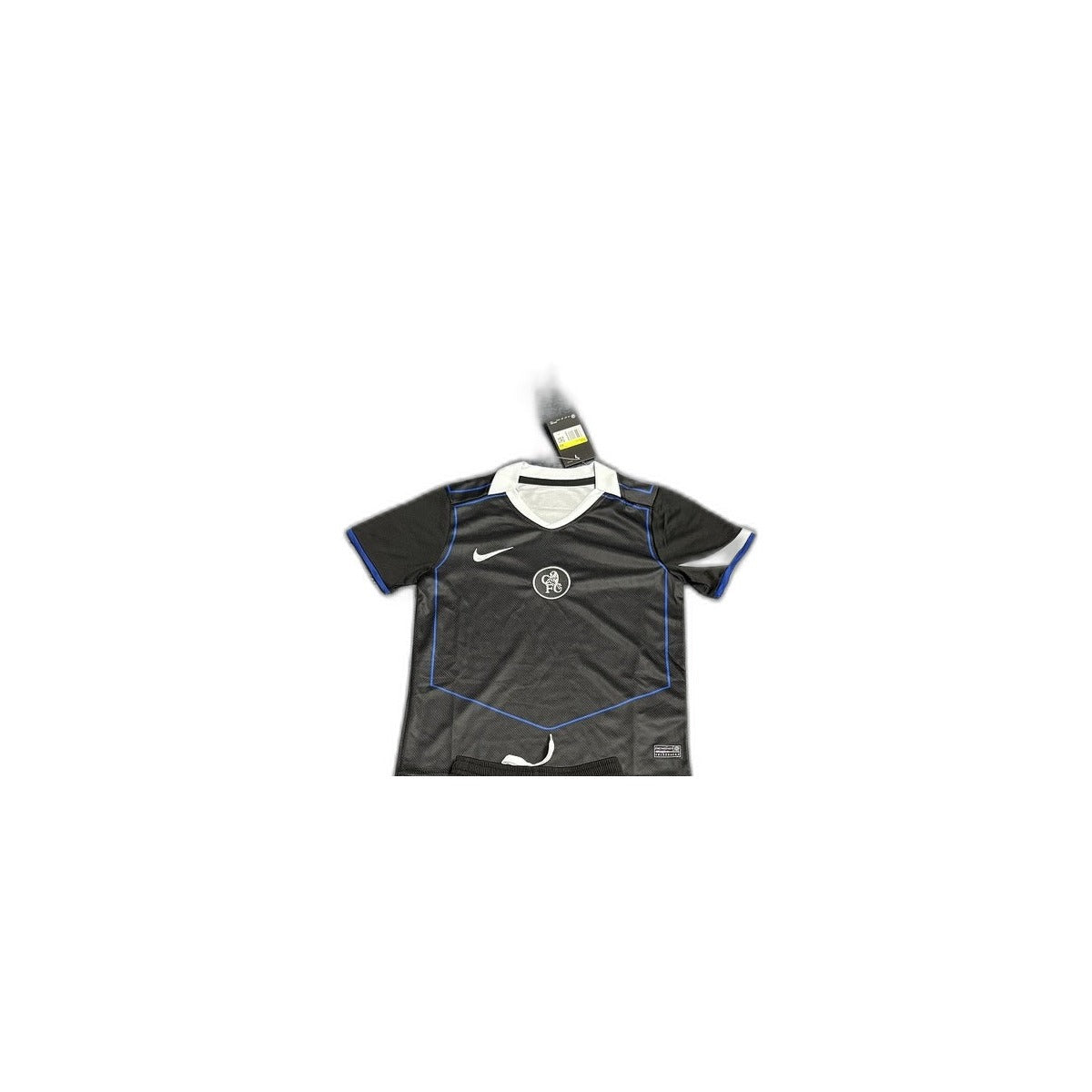 Camisa 2025-26 Chelsea III Infantil detalhe escudo manequim fundo branco