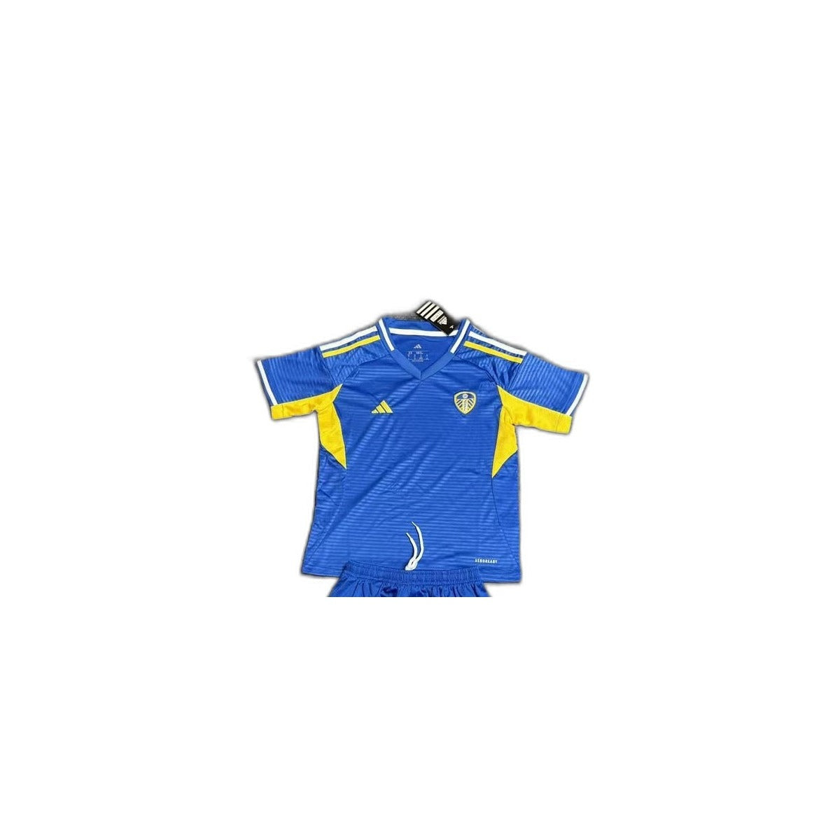 Camisa 2025-26 Leeds United Away Infantil detalhe escudo manequim fundo branco