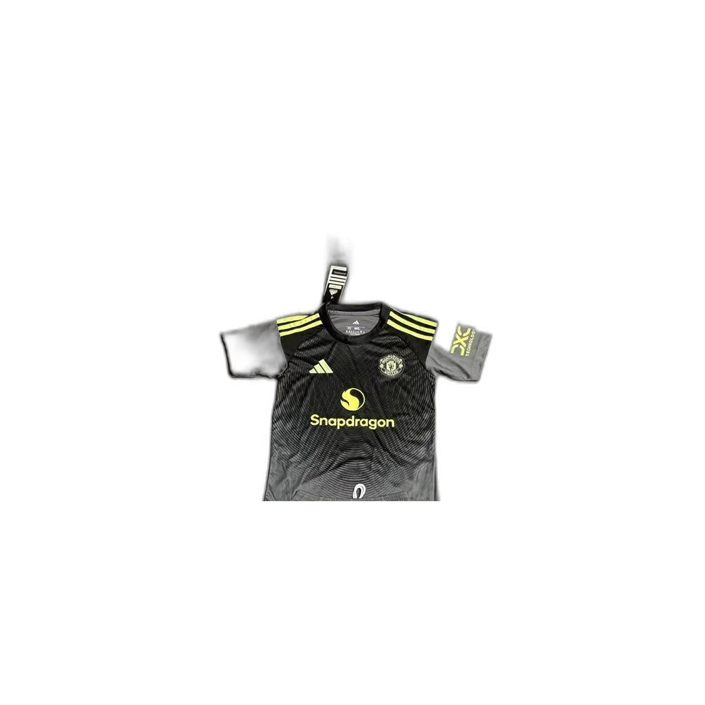 Camisa 2025-26 Manchester United Grey Infantil detalhe escudo manequim fundo branco