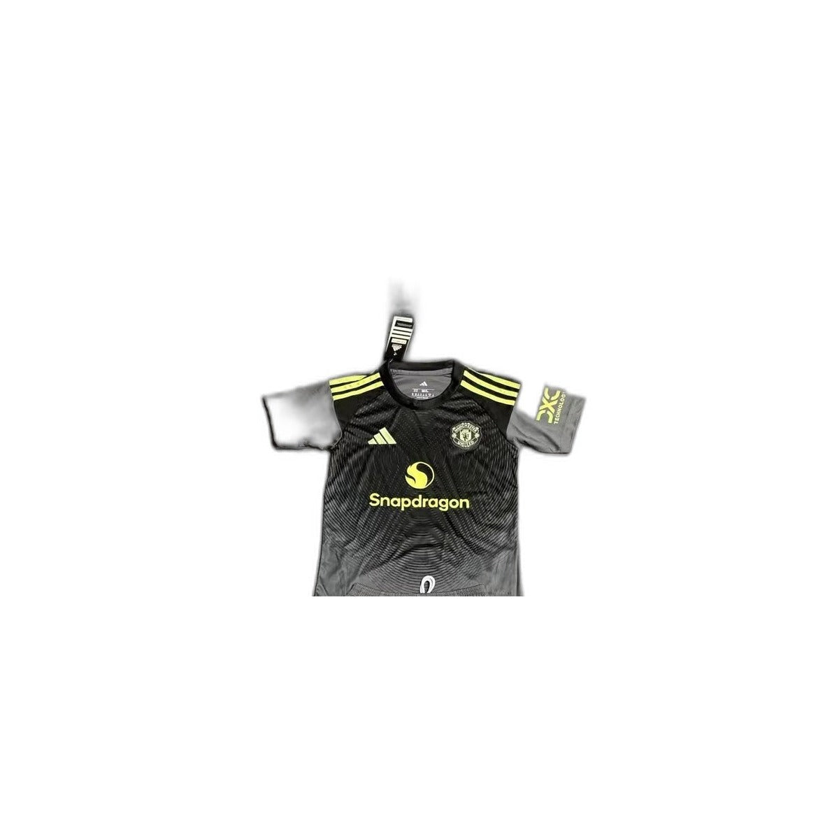 Camisa 2025-26 Manchester United Grey Infantil detalhe escudo manequim fundo branco
