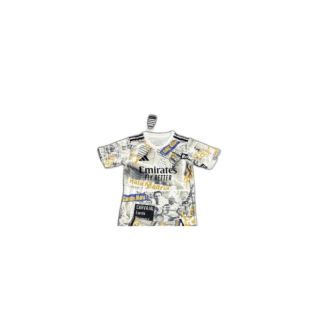 Camisa 2025-26 Real Madrid Infantil detalhe escudo manequim fundo branco