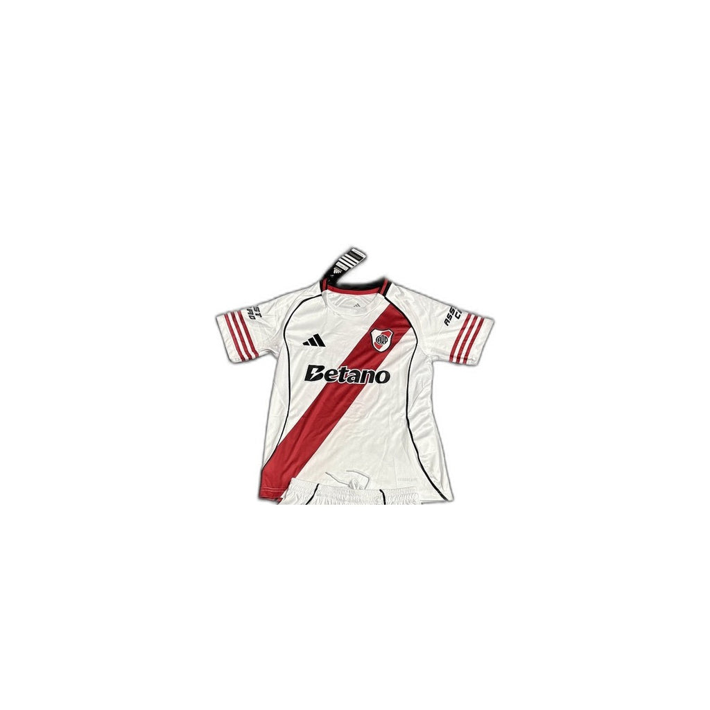 Camisa 2025-26 River Plate Home Infantil detalhe escudo manequim fundo branco