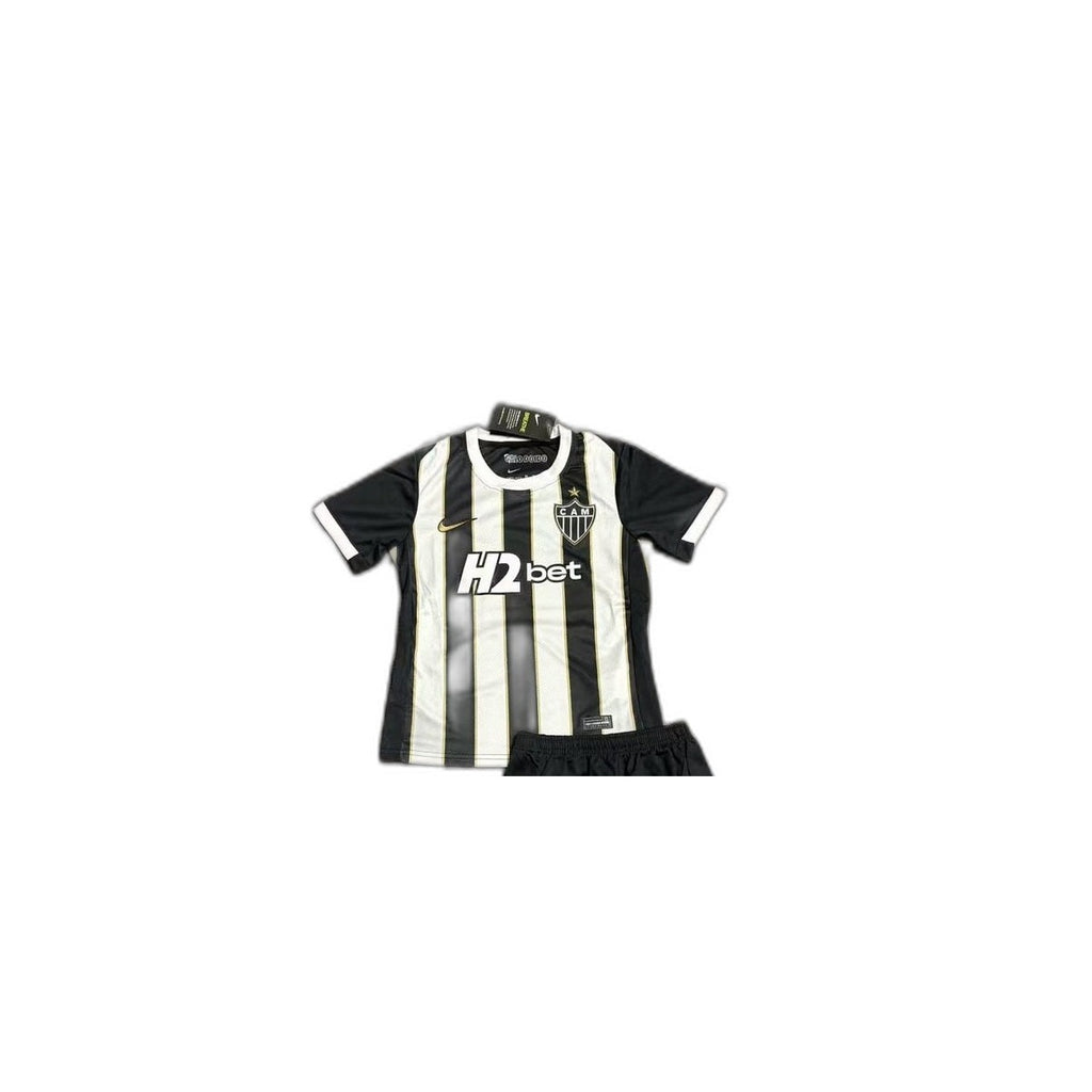 Camisa 2026-27 Atlético Mineiro Home Infantil detalhe escudo manequim fundo branco