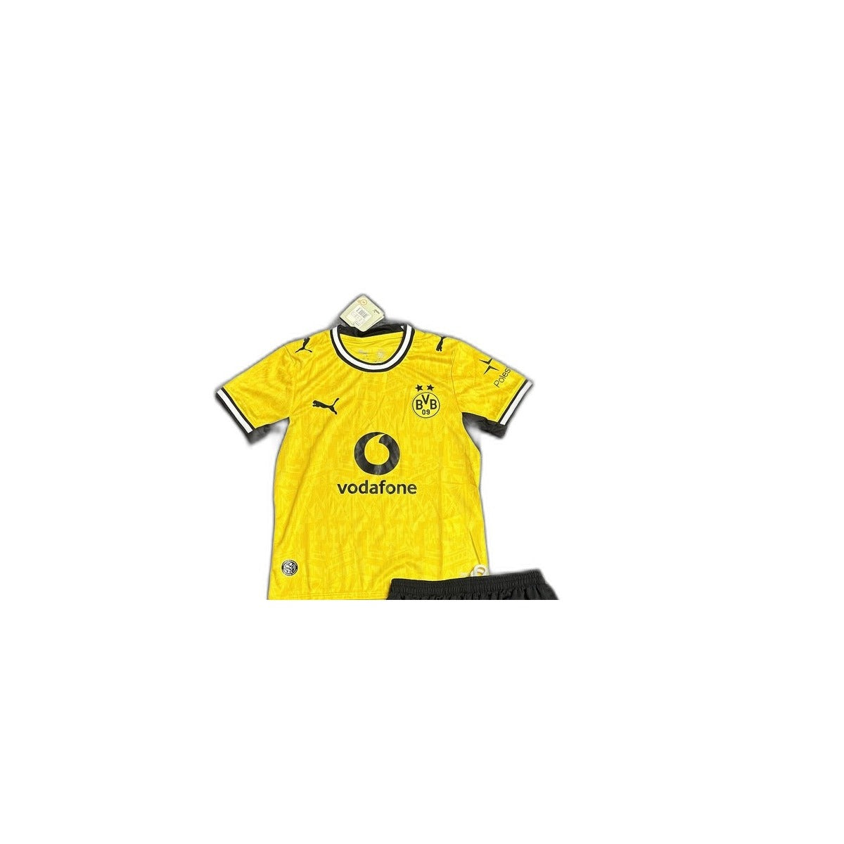 Camisa 2026-27 Borussia Dortmund Home Infantil detalhe escudo manequim fundo branco