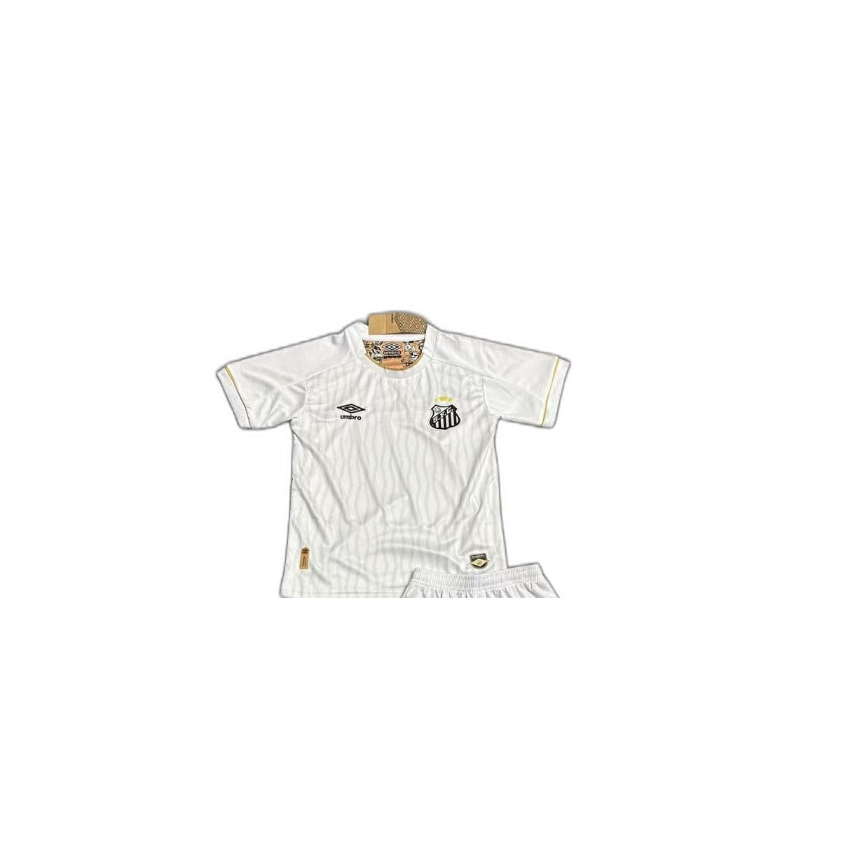 Camisa 2026-27 Santos Home Infantil detalhe escudo manequim fundo branco