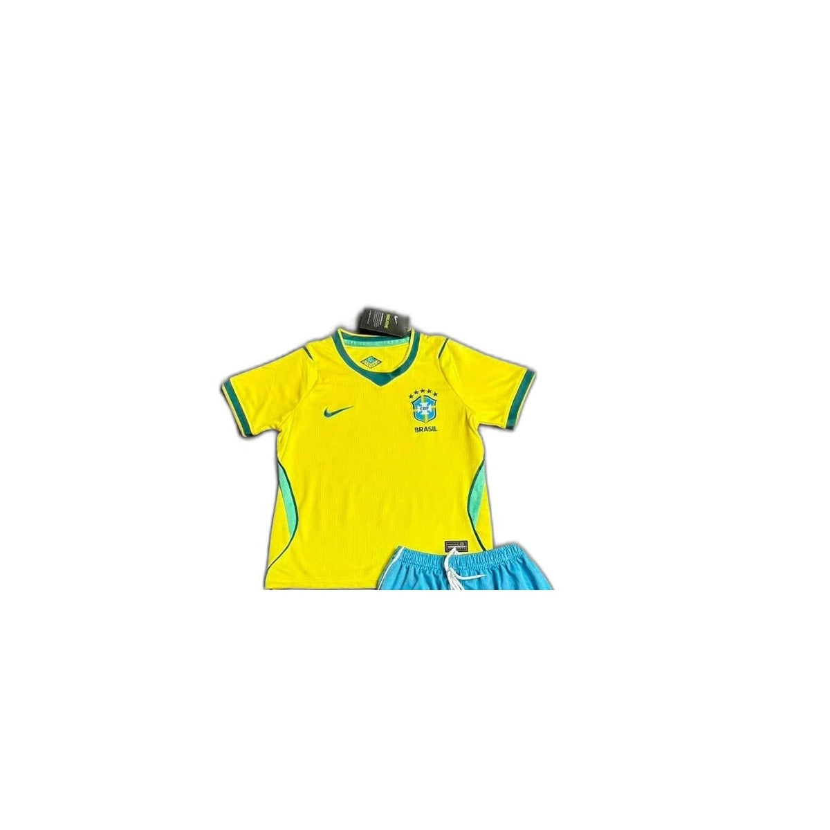Camisa 2026 Brazil Home Infantil detalhe escudo manequim fundo branco