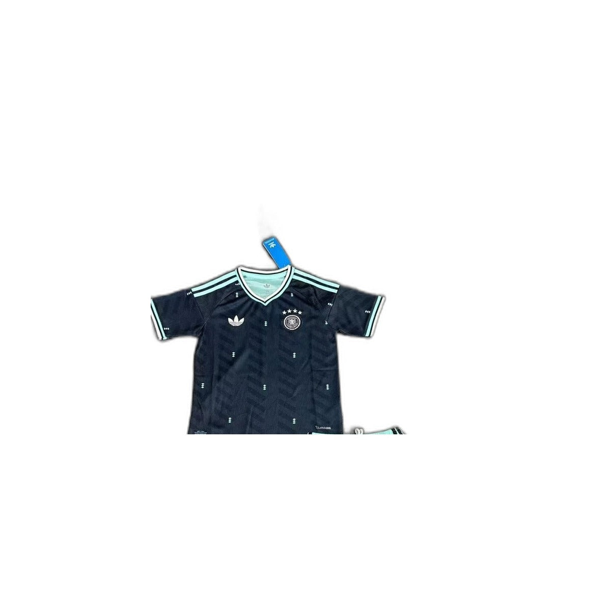 Camisa 2026 Germany Away Infantil detalhe escudo manequim fundo branco