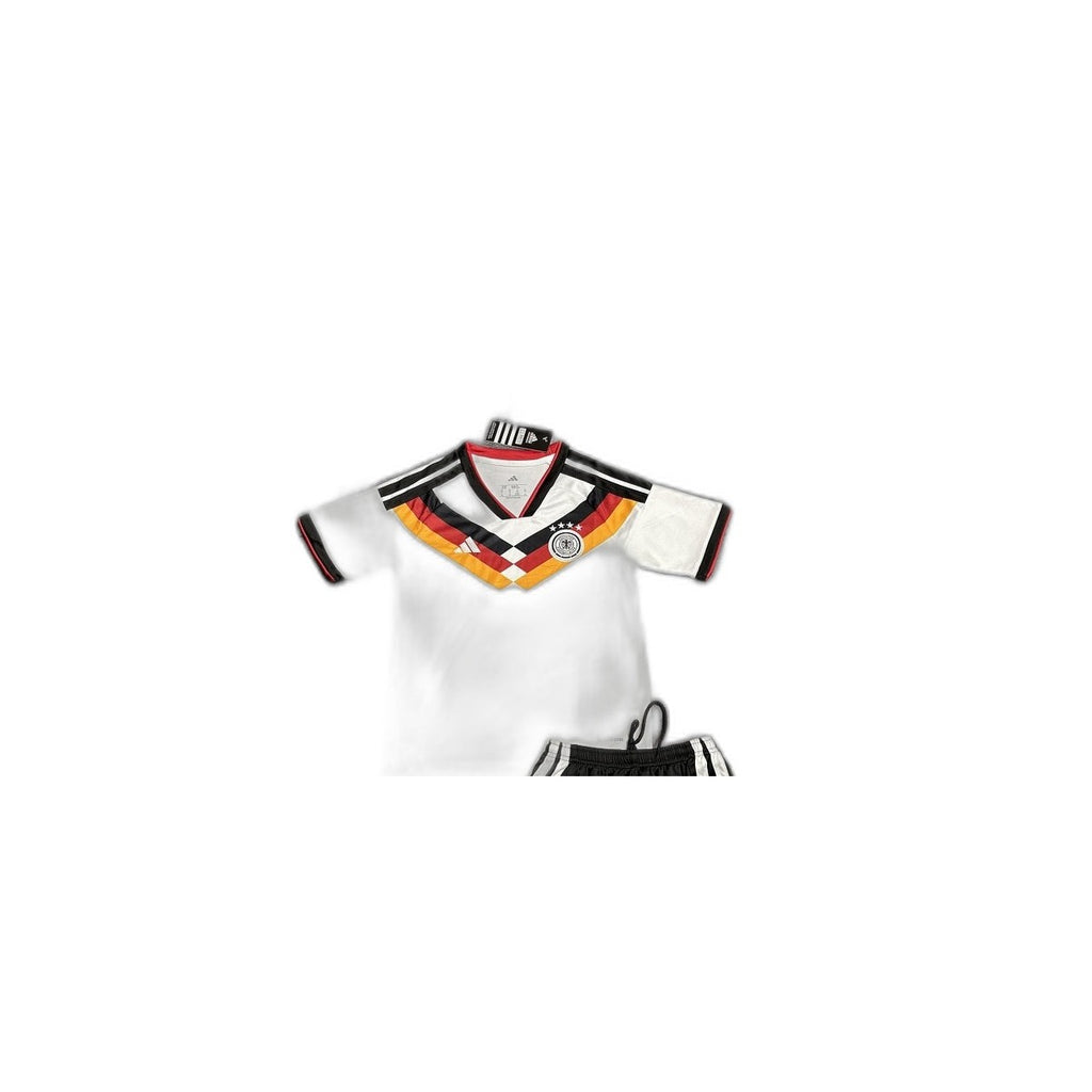 Camisa 2026 Germany Home Infantil detalhe escudo manequim fundo branco