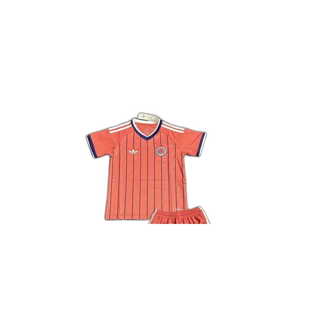 Camisa 2026 Scotland Away Infantil detalhe escudo manequim fundo branco