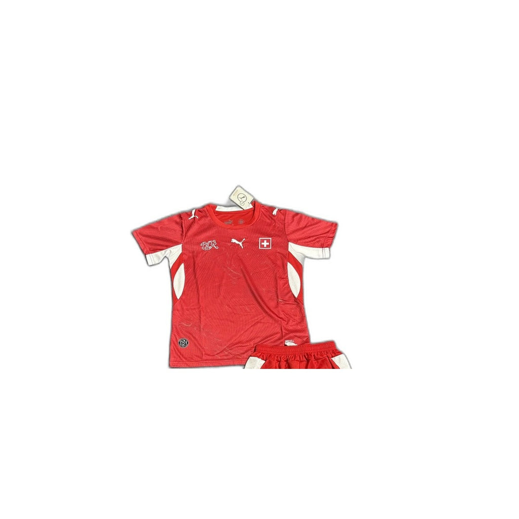 Camisa 2026 Switzerland home Infantil detalhe escudo manequim fundo branco