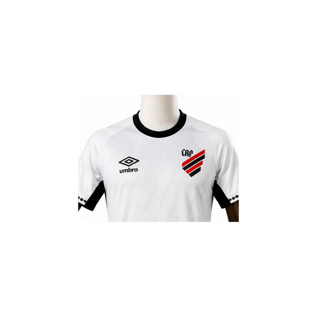 Camisa Athletico-PR – 2º Uniforme Torcedor 2026 detalhe escudo manequim fundo branco
