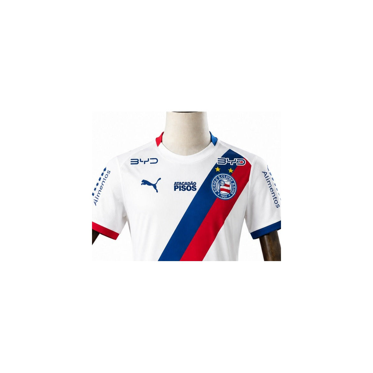 Camisa Bahia - 1º Uniforme Jogador Completa 2026/2027 detalhe escudo manequim fundo branco