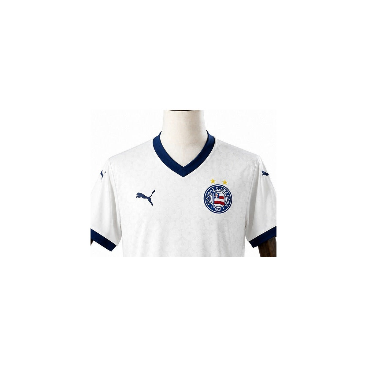 Camisa Bahia - 1º Uniforme Torcedor Sem Patch 2025/2026 detalhe escudo manequim fundo branco