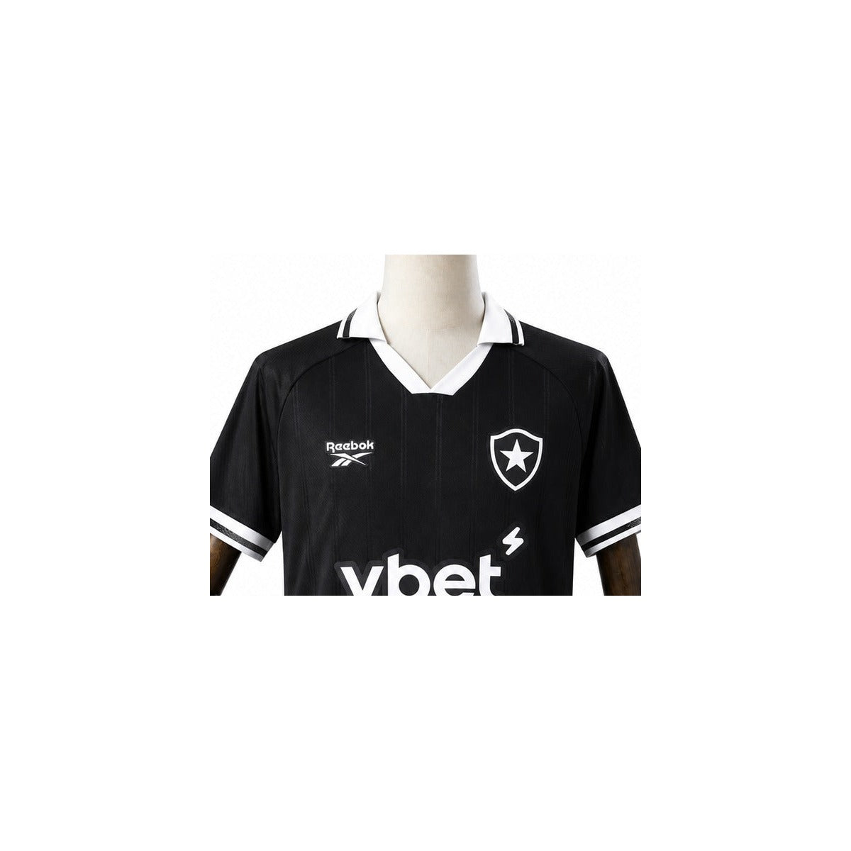 Camisa Botafogo - 2º Uniforme Torcedor Sem Patch 2025/2026 detalhe escudo manequim fundo branco