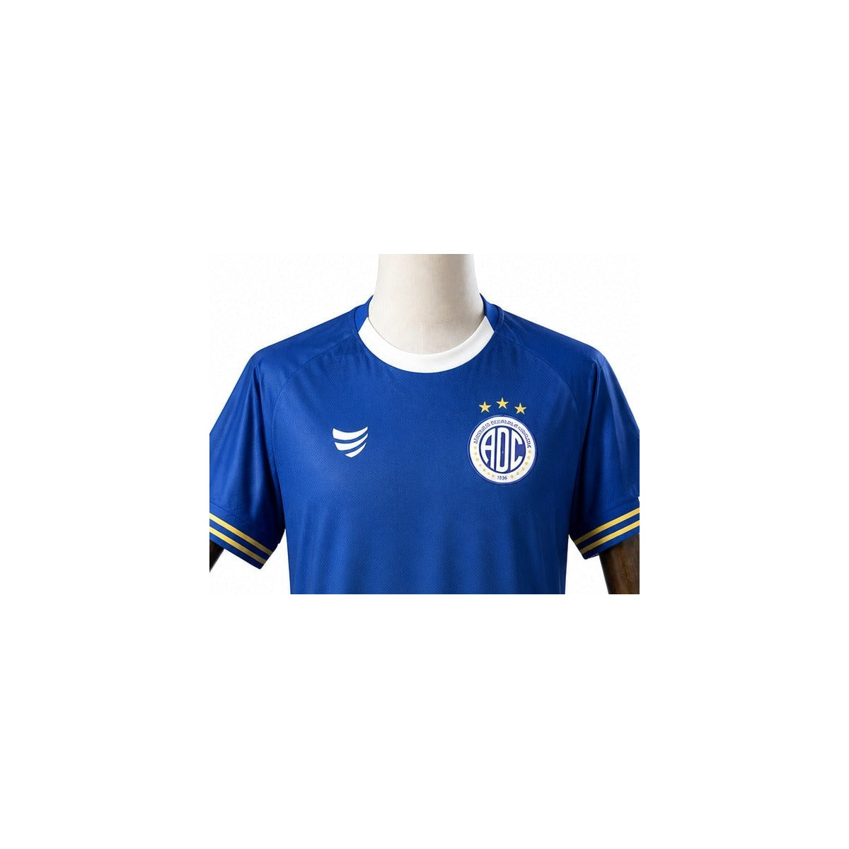 Camisa Confiança - 1º Uniforme Torcedor Sem Patch 2024/2025 detalhe escudo manequim fundo branco