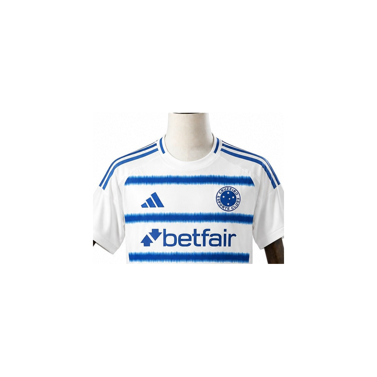 Camisa Cruzeiro - 2º Uniforme Torcedor Sem Patch 2025/2026 detalhe escudo manequim fundo branco