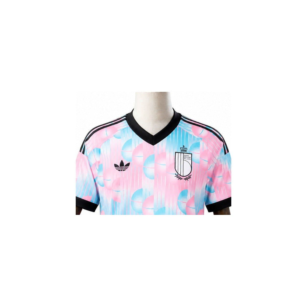 Camisa Seleção Bélgica - 2º Uniforme Torcedor 2026 detalhe escudo manequim fundo branco