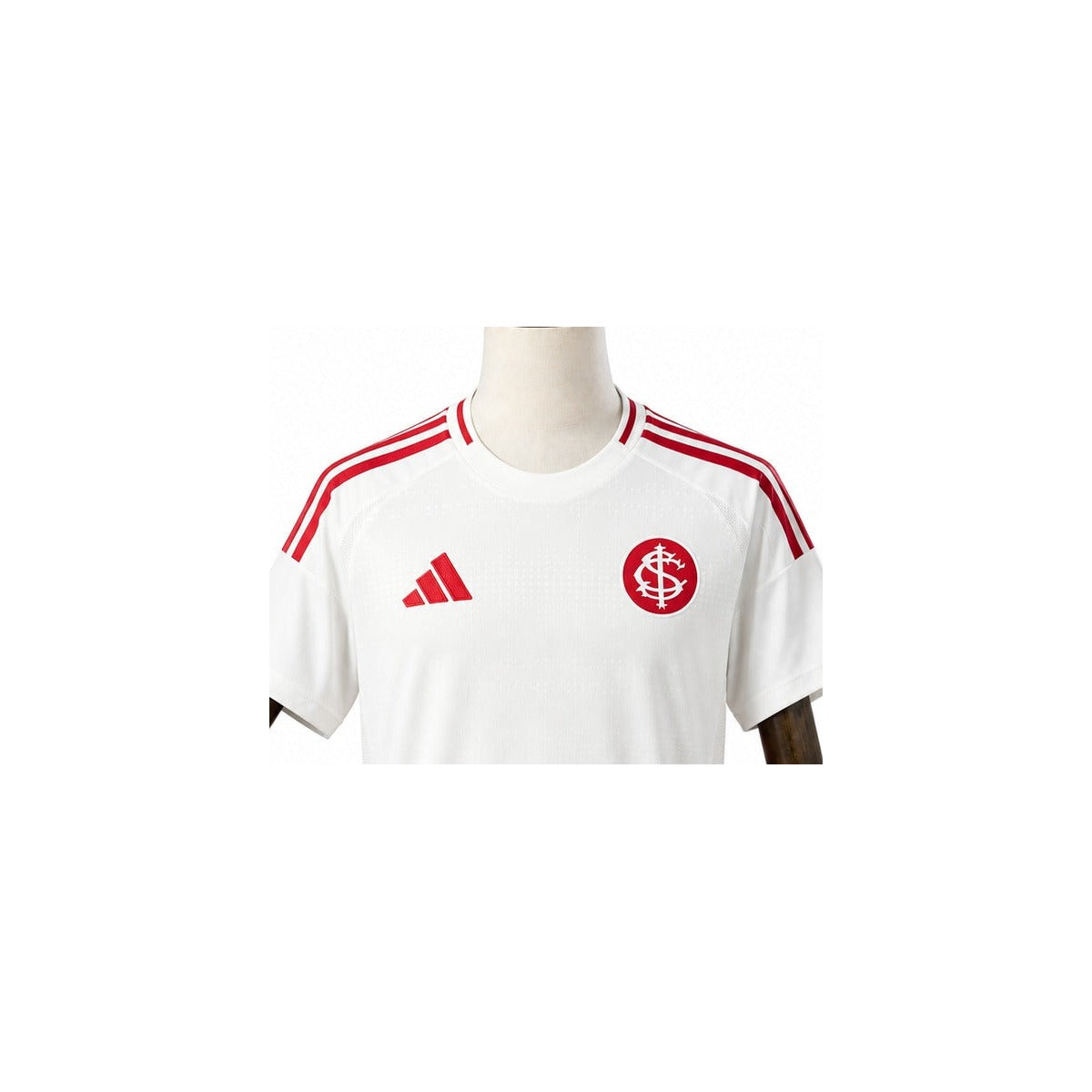 Camisa Internacional - 2º Uniforme Torcedor Sem Patch 2025/2026 detalhe escudo manequim fundo branco