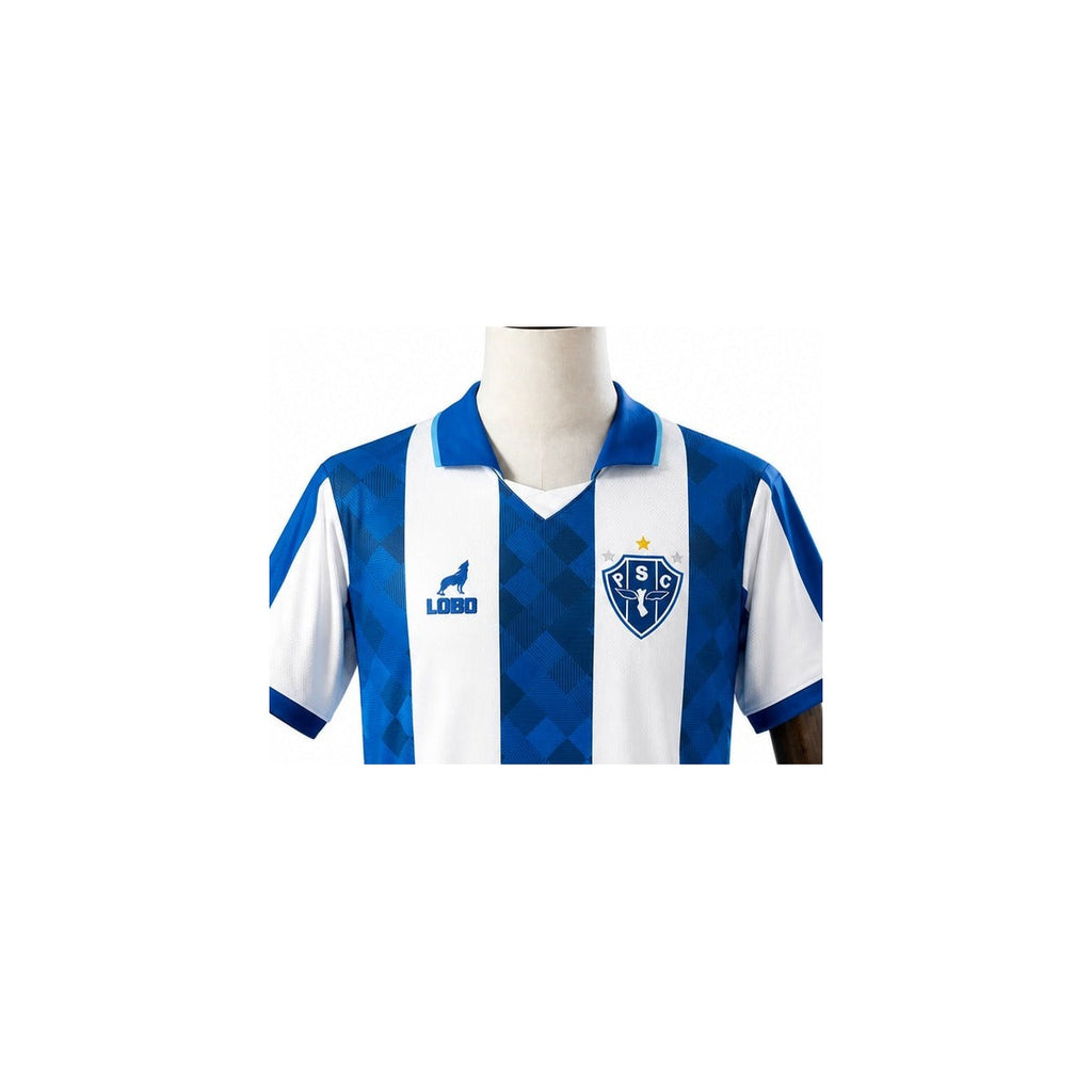 Camisa Paysandu - 1º Uniforme Torcedor Sem Patch 2026/2027 detalhe escudo manequim fundo branco