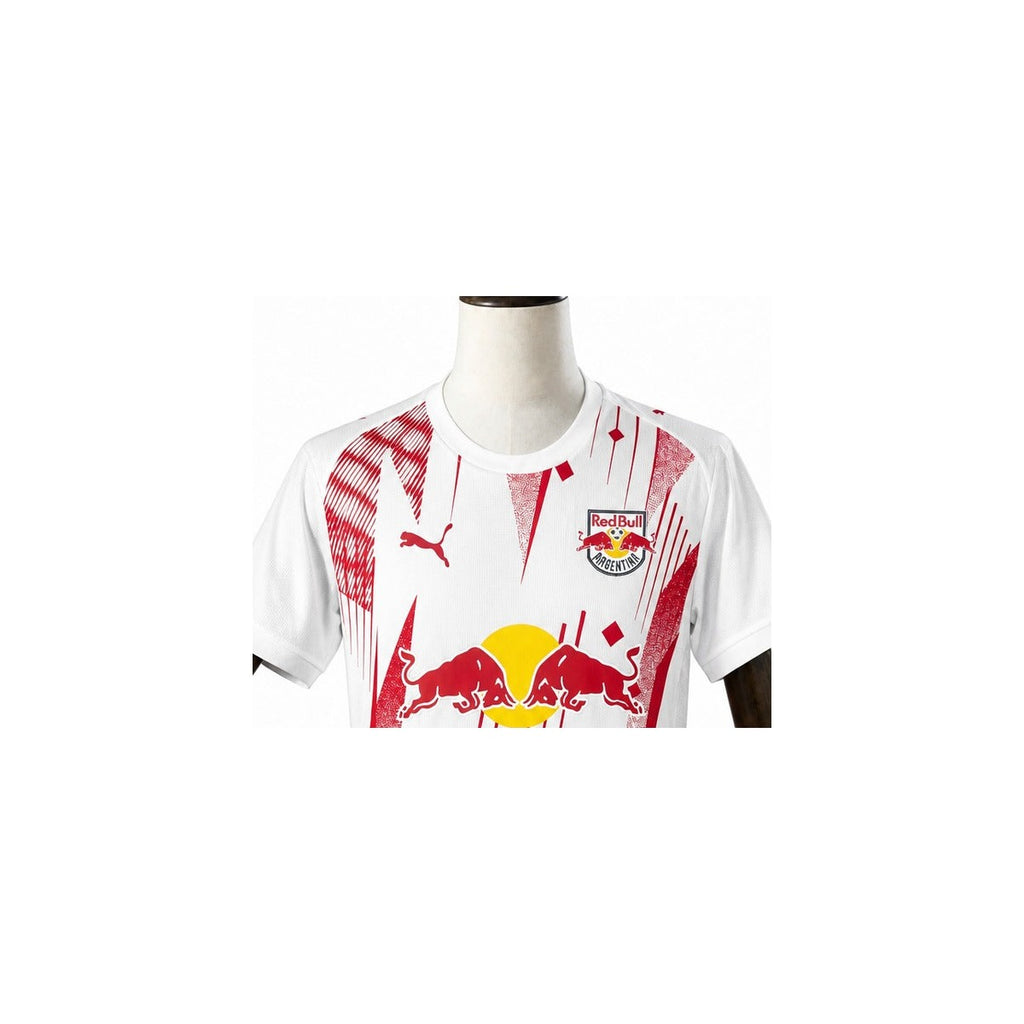 Camisa RB Bragantino – 1º Uniforme Jogador 2026/2027 detalhe escudo manequim fundo branco