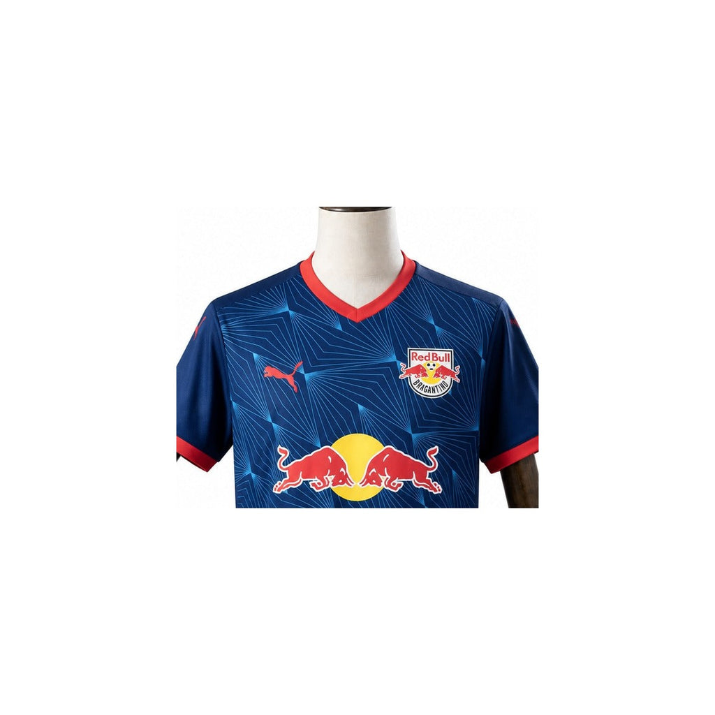 Camisa RB Bragantino – 2º Uniforme Jogador 2026/2027 detalhe escudo manequim fundo branco