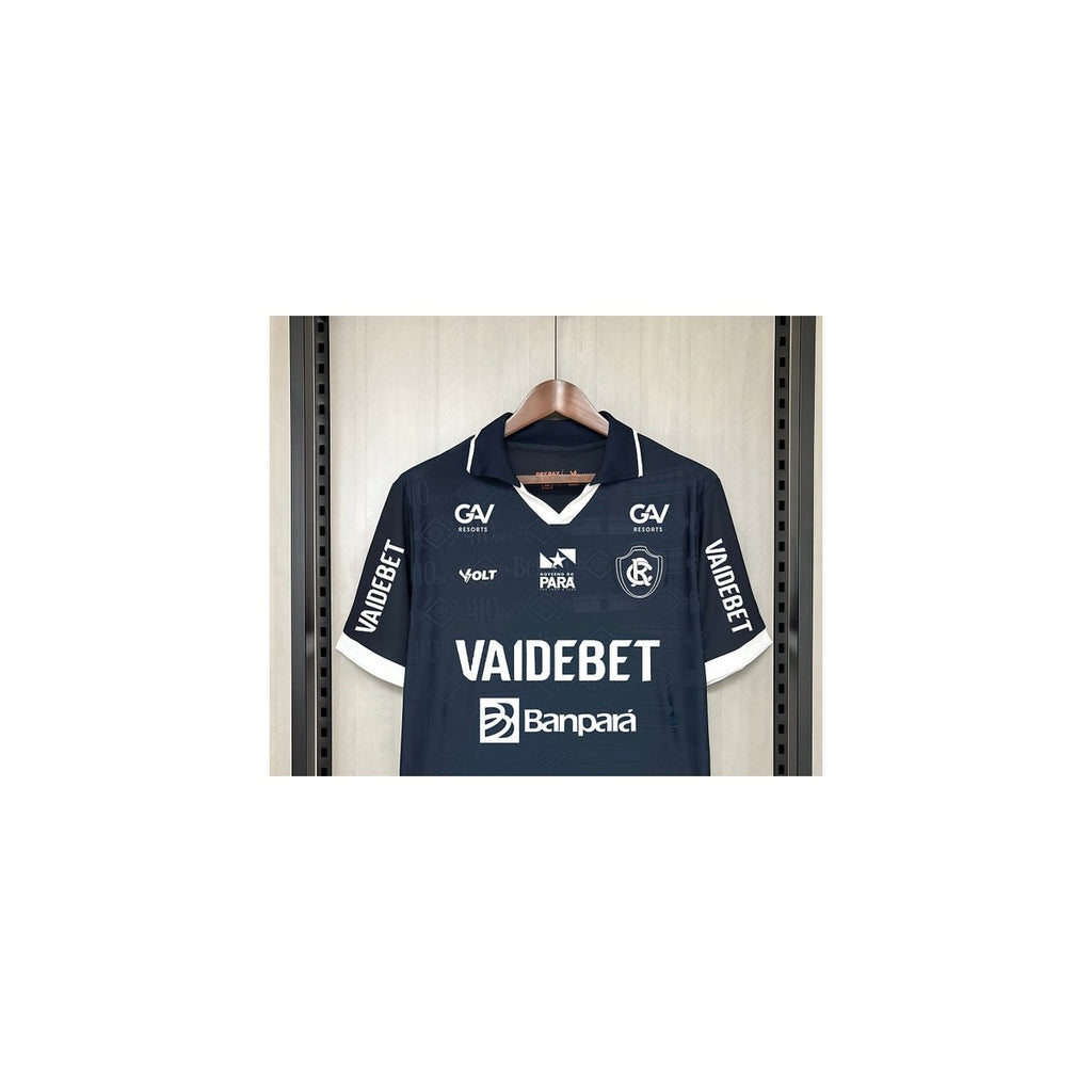 Camisa Remo – 1º Uniforme Jogador 2026/2027 detalhe escudo manequim fundo branco