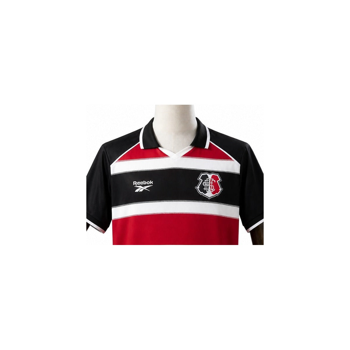 Camisa Santa Cruz - 1º Uniforme Torcedor Sem Patch 2026/2027 detalhe escudo manequim fundo branco