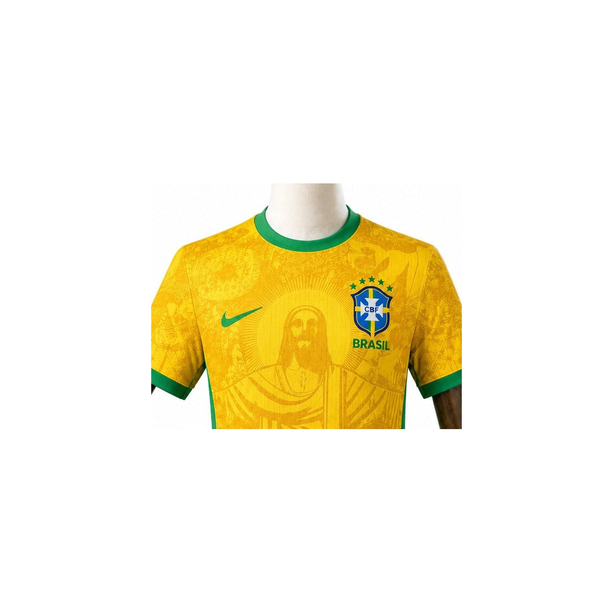 Camisa Seleção Brasileira (Edição especial Cristo) 2026 detalhe escudo manequim fundo branco