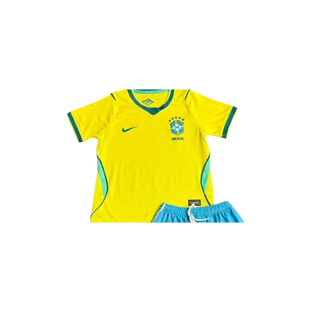Camisa Seleção Brasileira Amarela Infantil 26 detalhe escudo manequim fundo branco