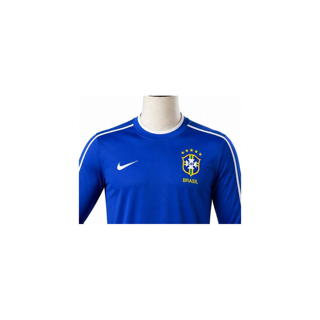 Camisa Seleção Brasileira Retrô Azul Manga Longa 1998 detalhe escudo manequim fundo branco