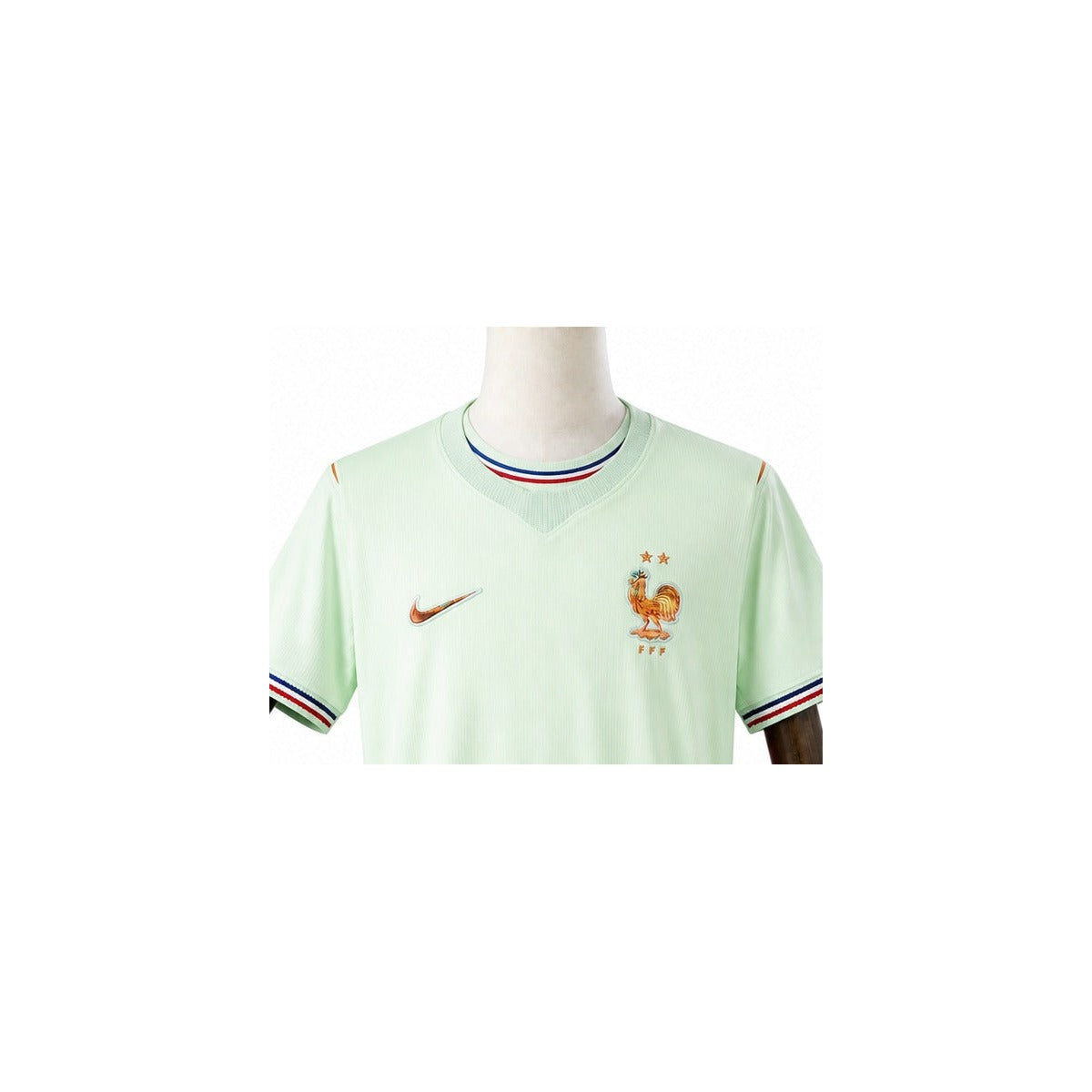 Camisa Seleção França - 2º Uniforme Torcedor 2026 detalhe escudo manequim fundo branco