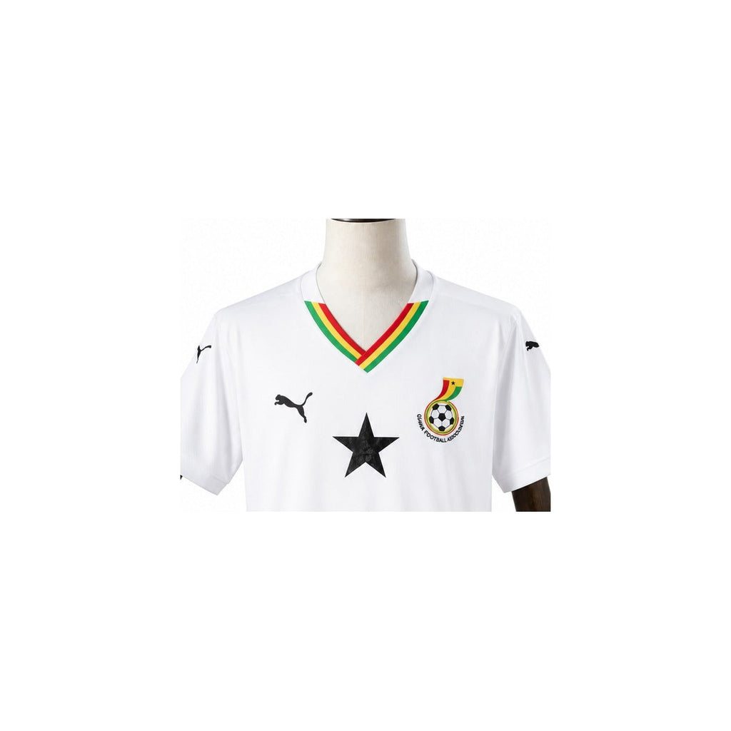 Camisa Seleção Gana - 1º Uniforme Torcedor 2026 detalhe escudo manequim fundo branco