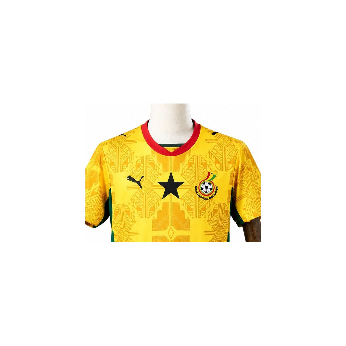 Camisa Seleção Gana - 2º Uniforme Torcedor 2026 detalhe escudo manequim fundo branco