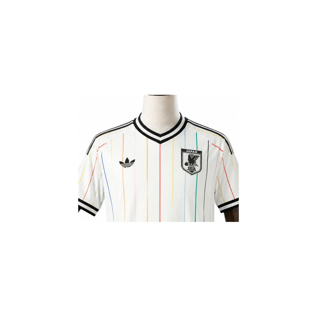Camisa Seleção Japão 2 uniforme 2026 detalhe escudo manequim fundo branco