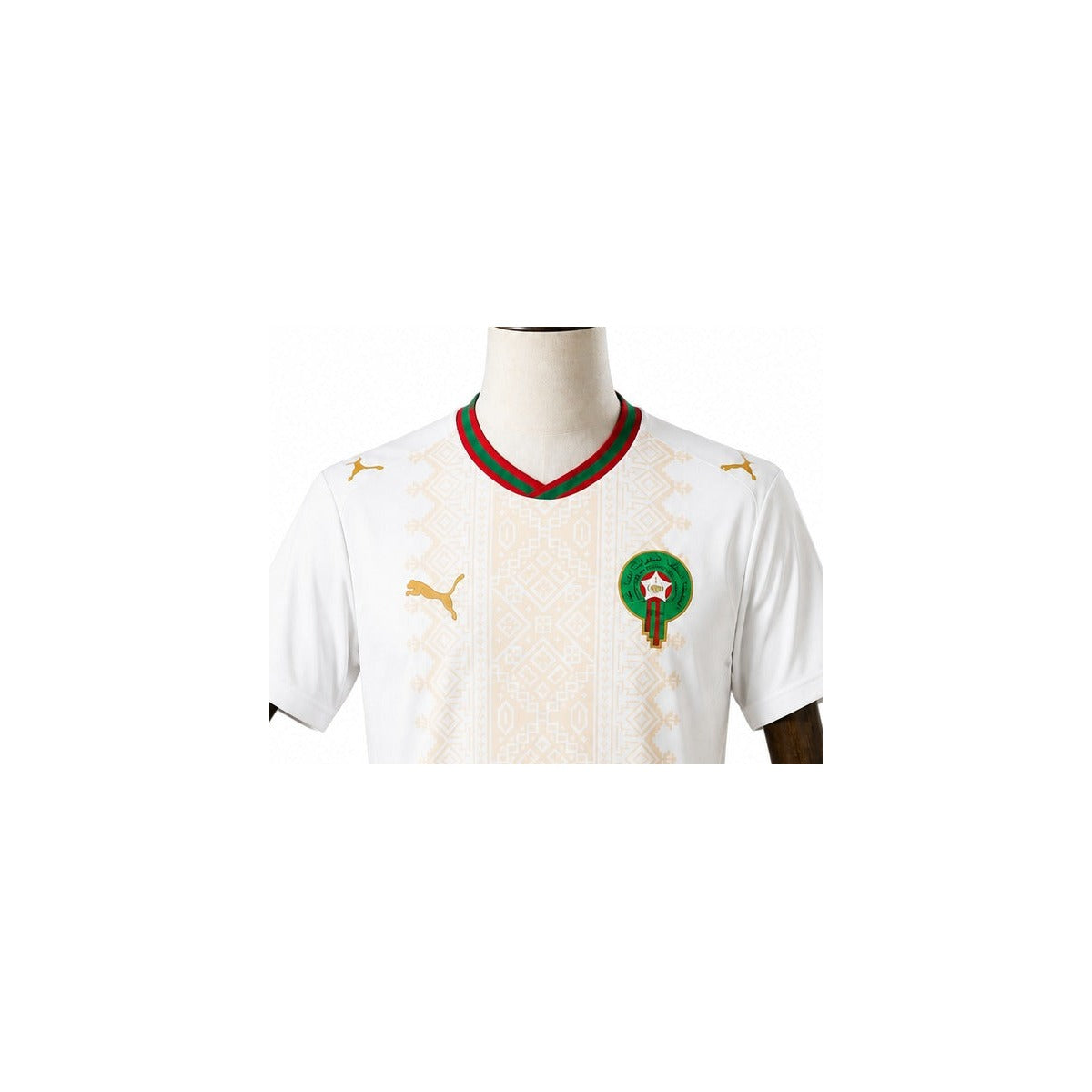Camisa Seleção Marrocos 2 uniforme  2026 detalhe escudo manequim fundo branco