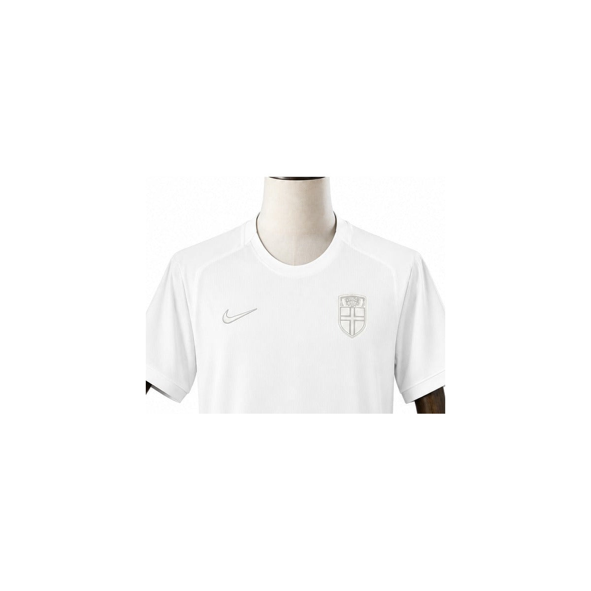 Camisa Seleção Noruega 2uniforme 2026 detalhe escudo manequim fundo branco