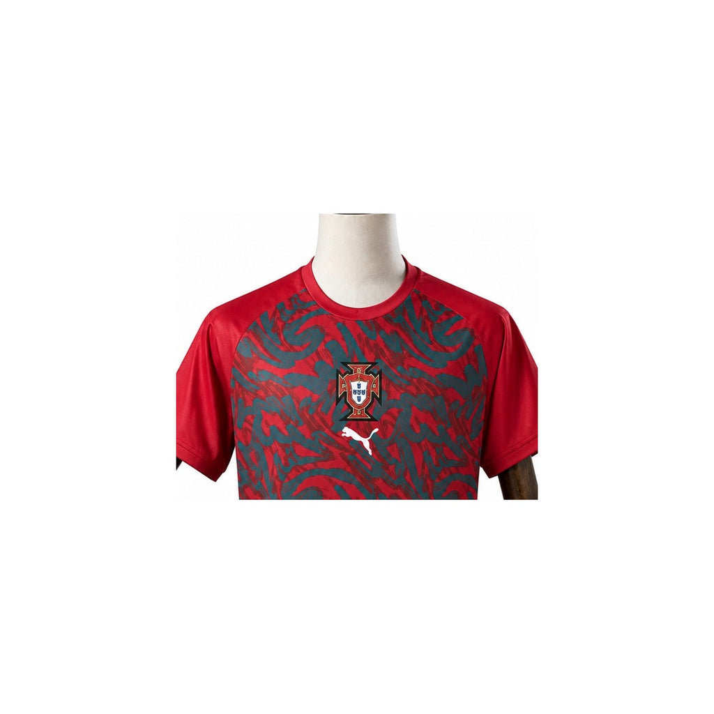 Camisa Seleção Portugal 1 uniforme 2026 detalhe escudo manequim fundo branco