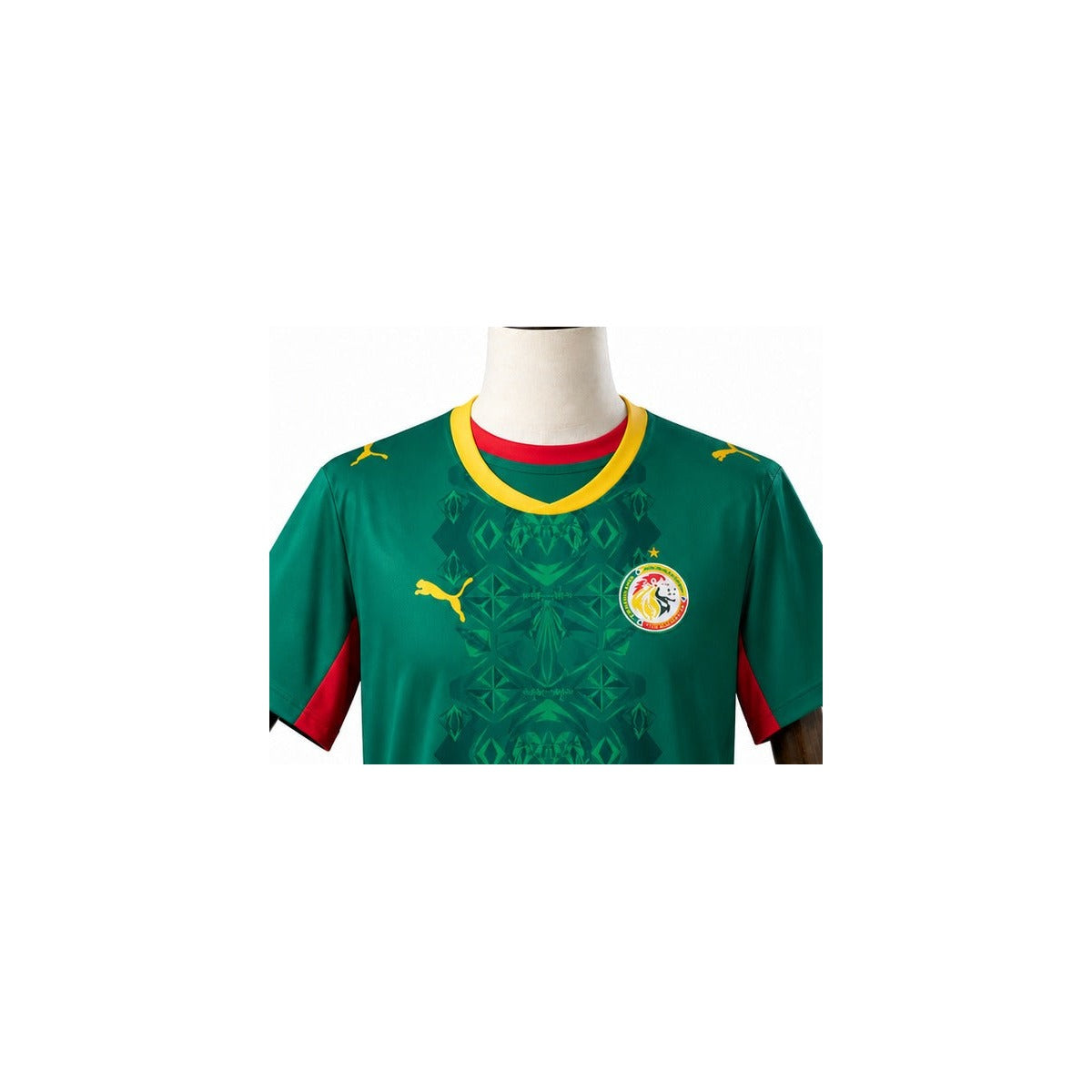 Camisa Seleção Senegal 2 uniforme 2026 detalhe escudo manequim fundo branco