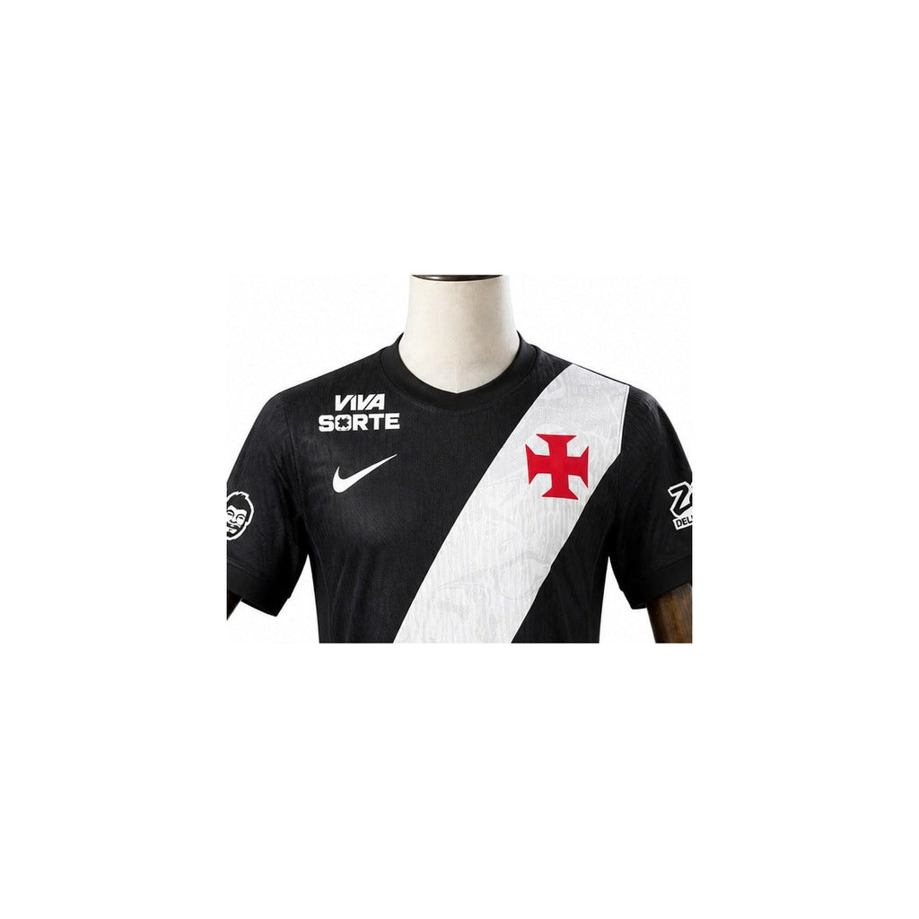Camisa Vasco - 1º Uniforme Jogador Completa 2026/2027 detalhe escudo manequim fundo branco