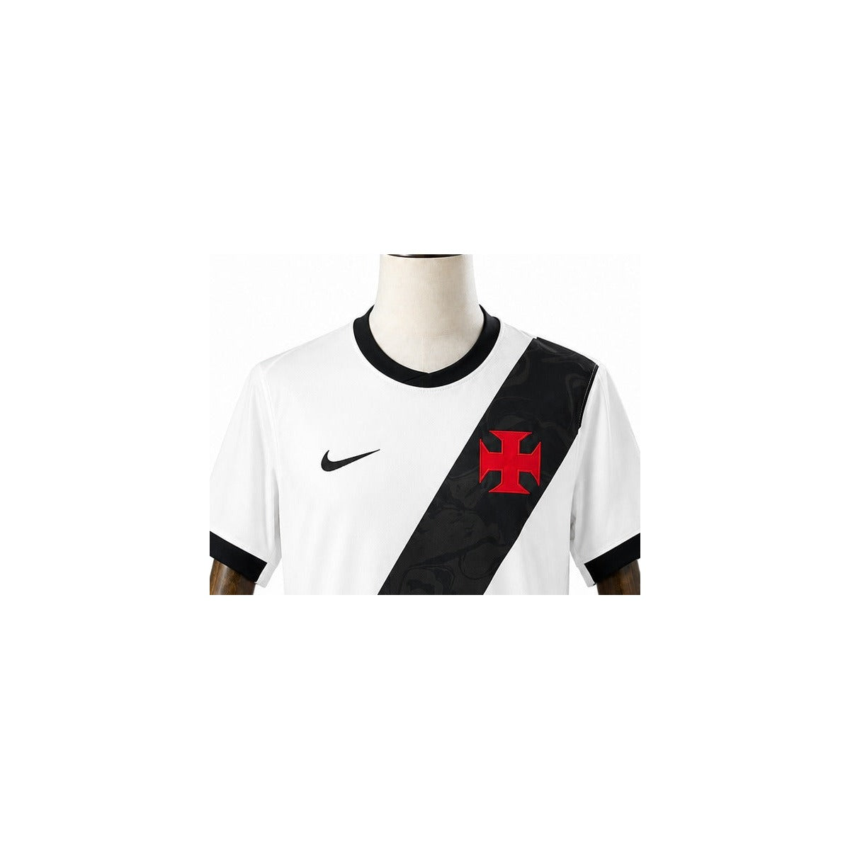 Camisa Vasco - 2º Uniforme Torcedor Sem Patch 2026/2027 detalhe escudo manequim fundo branco
