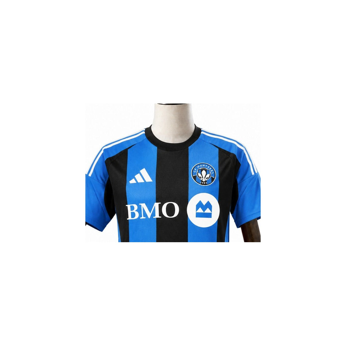 Camisa Montréal - 1º Uniforme Torcedor 2025 detalhe escudo manequim fundo branco