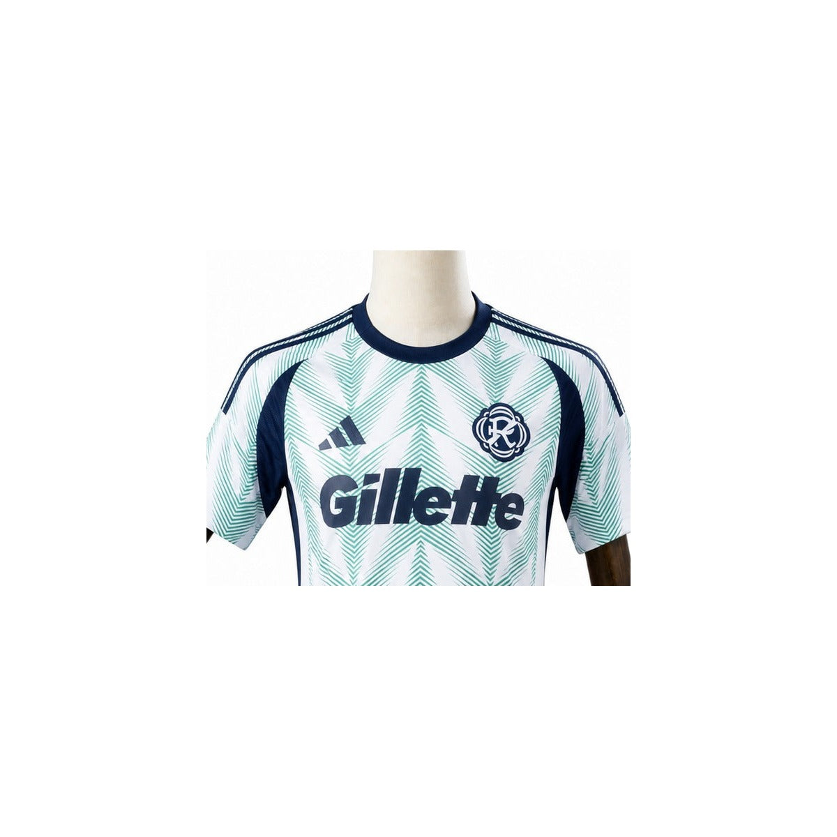 Camisa New England - 2º Uniforme Torcedor 2025 detalhe escudo manequim fundo branco